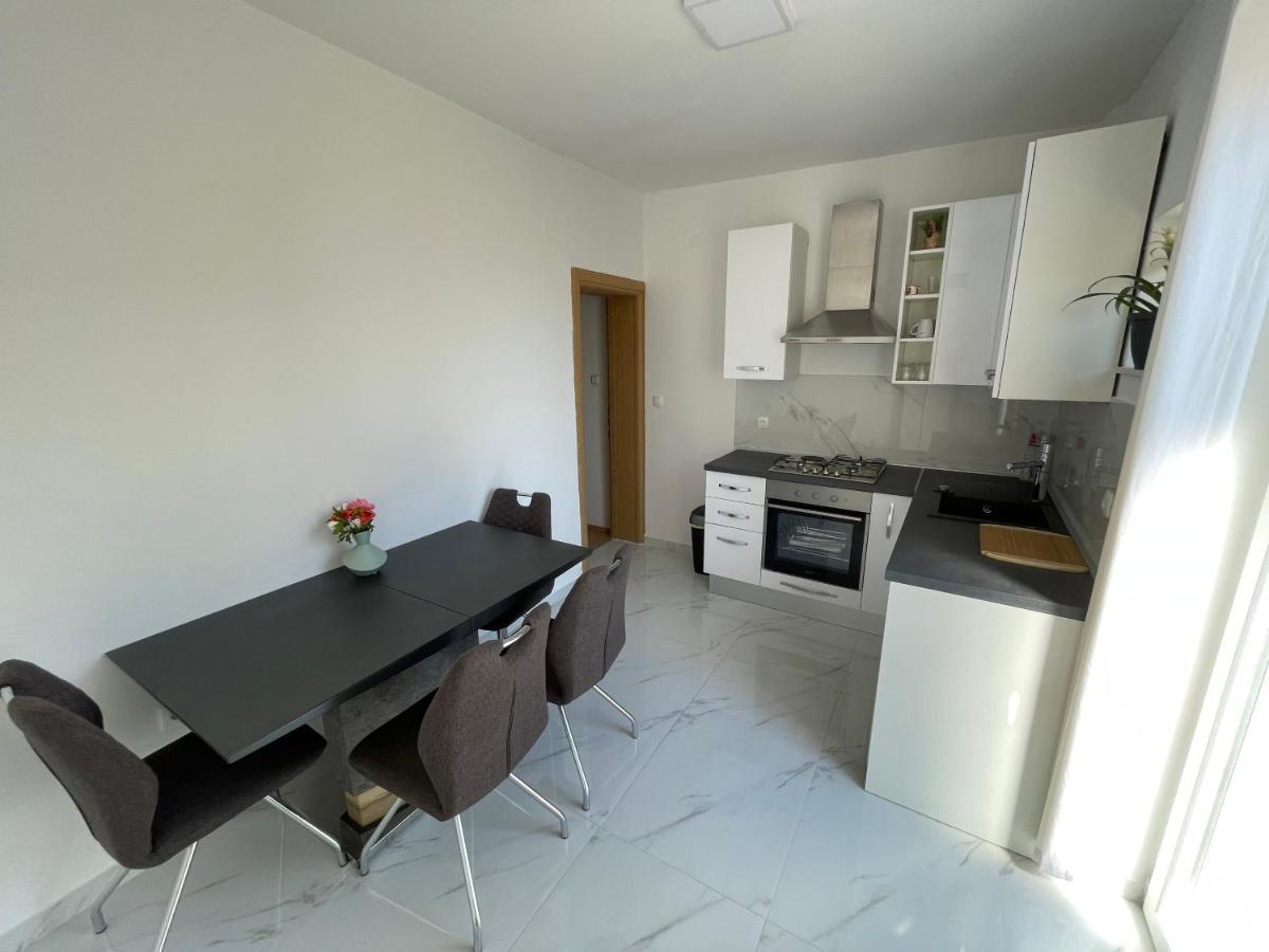 Apartmani Jasminka Vodice Exteriör bild
