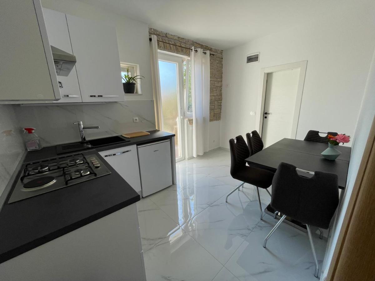 Apartmani Jasminka Vodice Exteriör bild