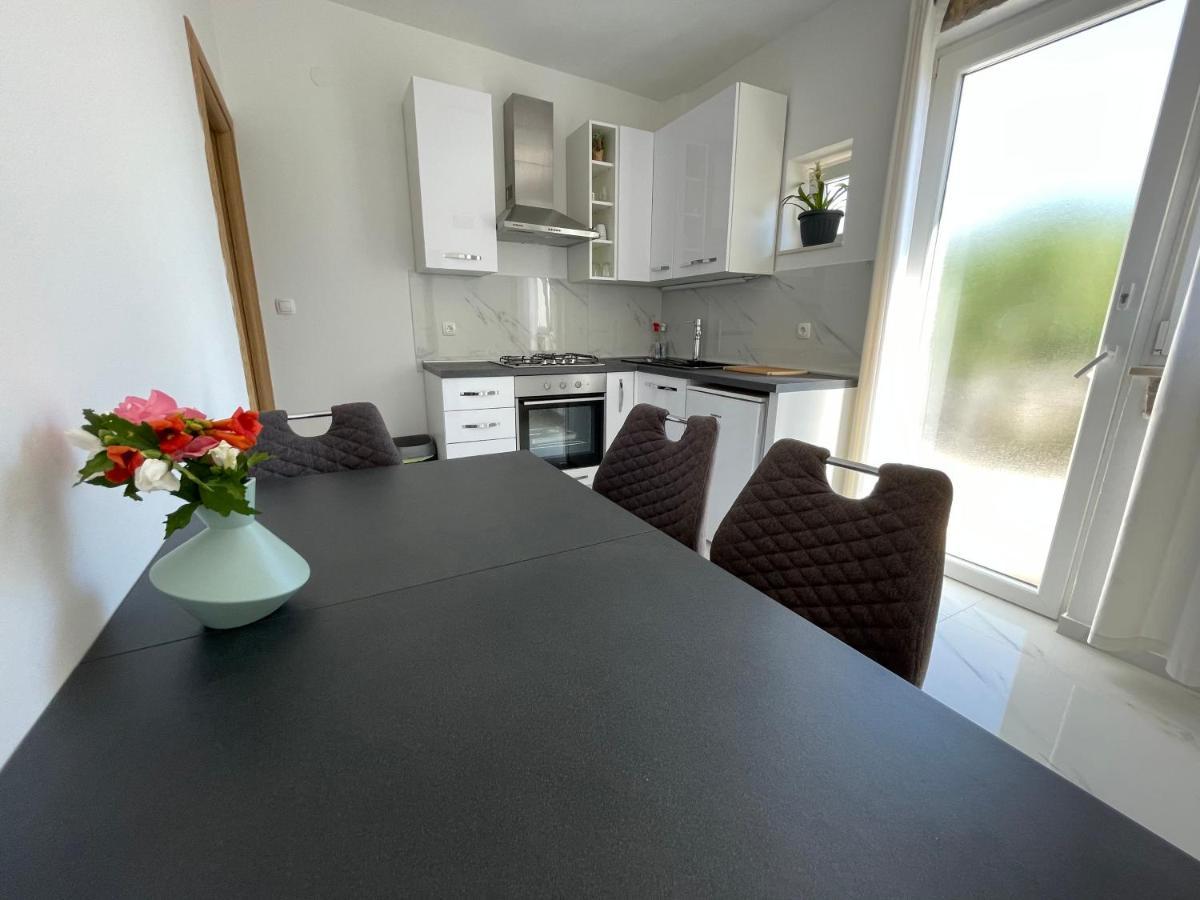 Apartmani Jasminka Vodice Exteriör bild