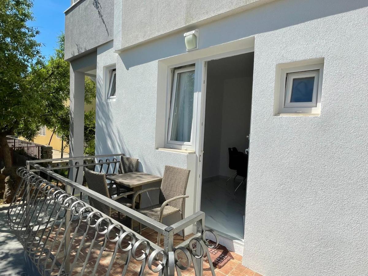 Apartmani Jasminka Vodice Exteriör bild