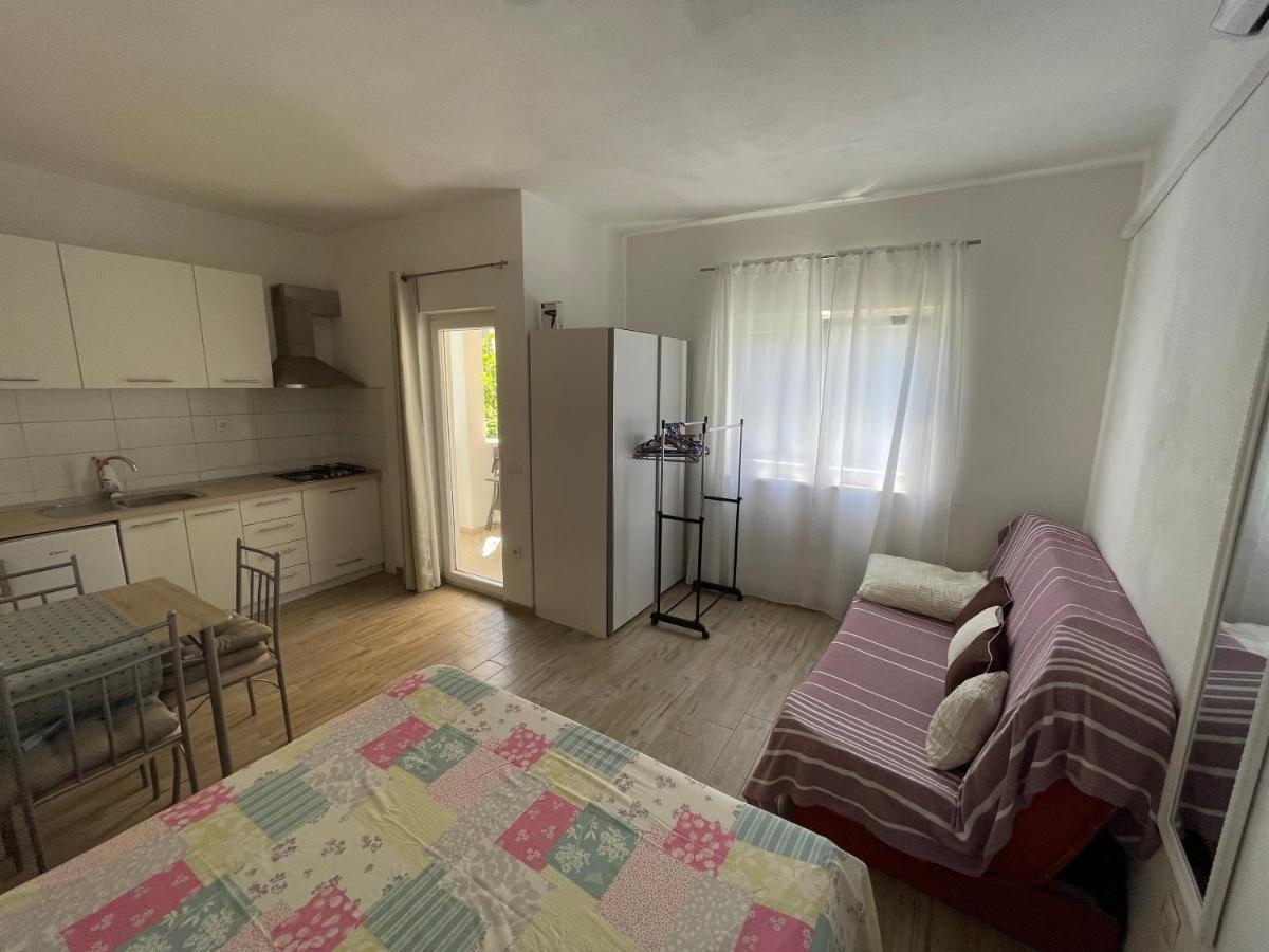 Apartmani Jasminka Vodice Exteriör bild