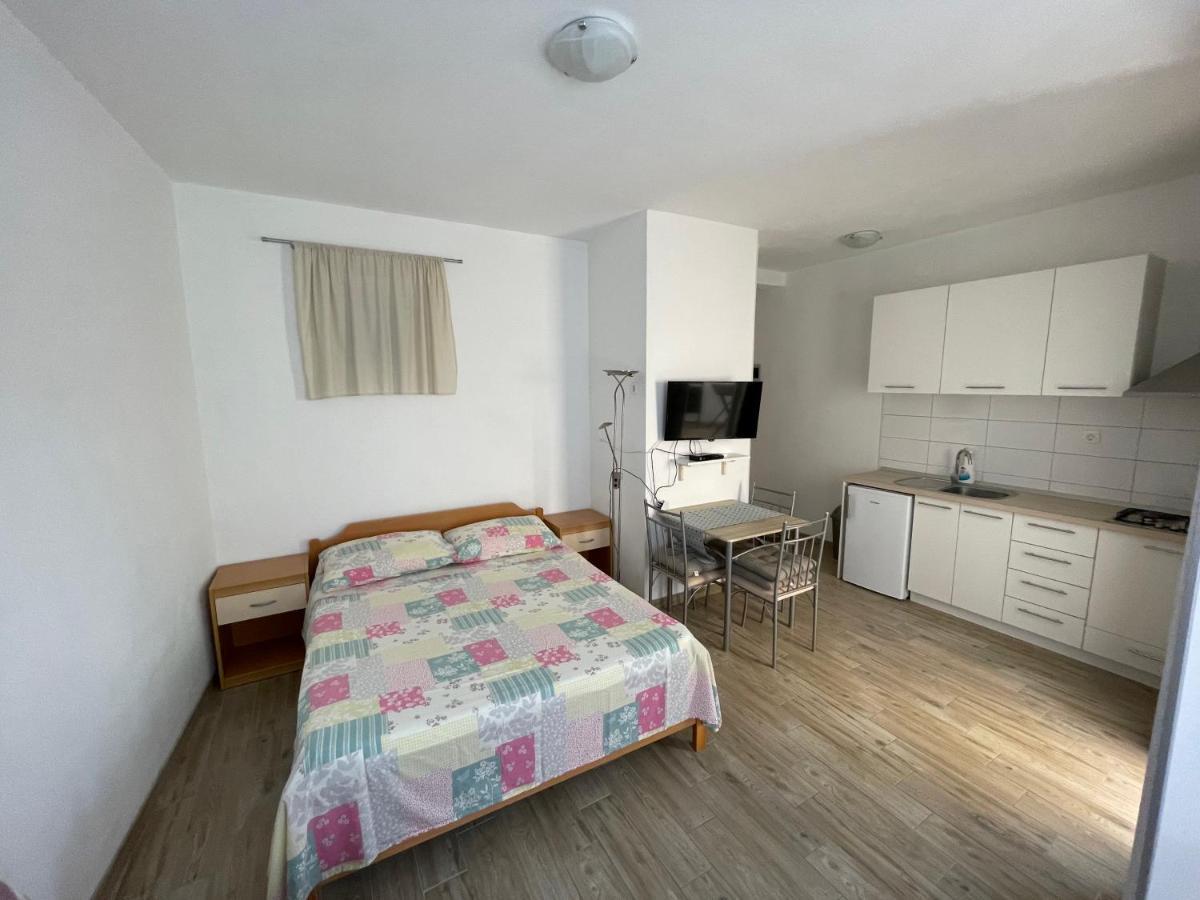 Apartmani Jasminka Vodice Exteriör bild